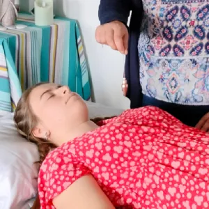 Séance neuroénergétique avec Nadège Augereau utilisant le pendule