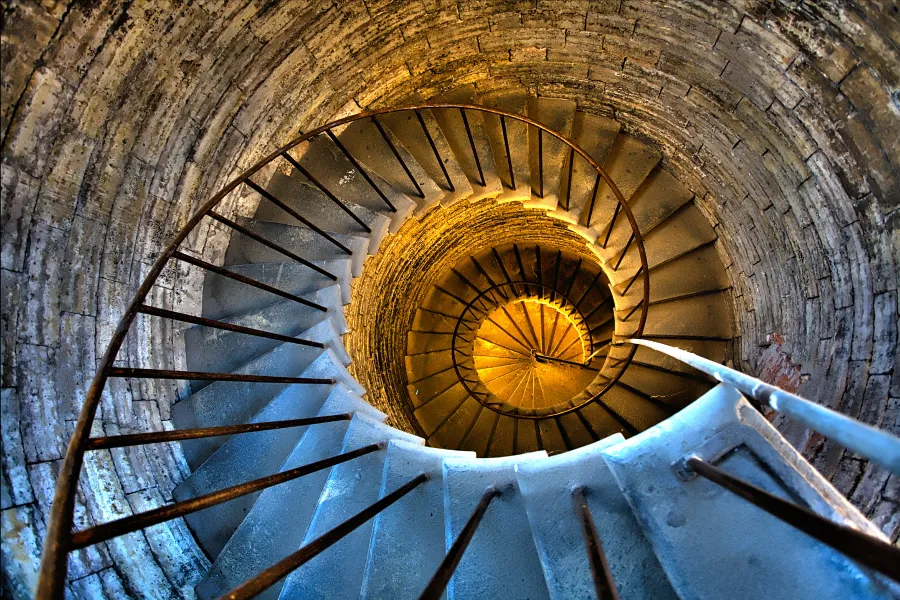 Coupures de Liens Énergétiques 5 Escalier montrant nos schéma répétitifs émotionnels